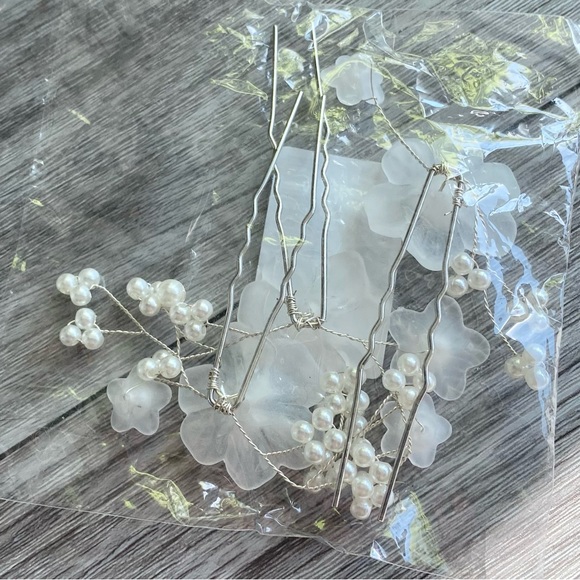 BNIP Silver and White Bridal Hair Pins - Picture 3 of 5